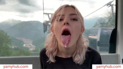 Hot teen stepsister Eva Elfie drink cum after giving blowjob